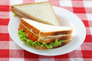 自制三明治，做法簡單的營養(yǎng)早餐，早上你想來一份嗎