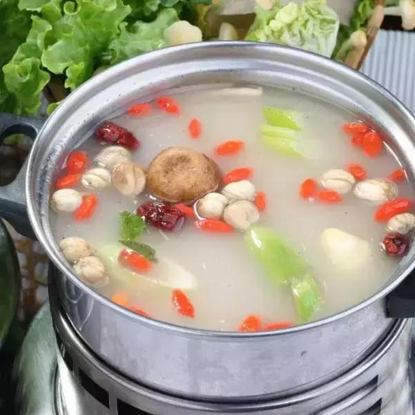 秋天到了，學(xué)學(xué)這5款火鍋湯底的做法吧！