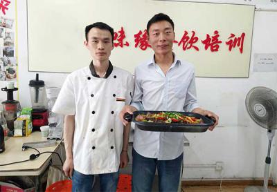 飄味緣專業(yè)烤魚技術(shù)培訓(xùn) 免費品嘗試學