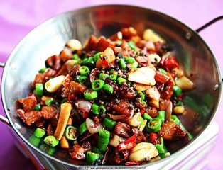 辣子雞最正宗的做法，外酥里嫩，麻辣爽口超過(guò)癮