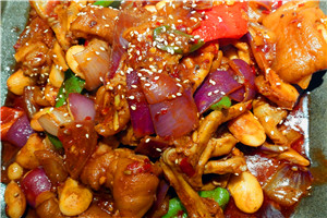  四川麻辣干鍋底料技術(shù)做法哪里好？干鍋料油制作