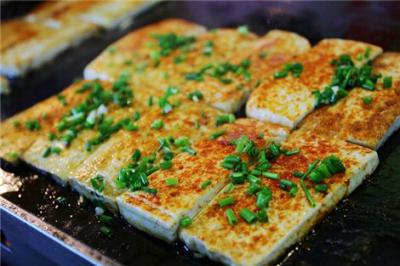 鐵板豆腐培訓哪里好？鐵板豆腐技術無保留教學