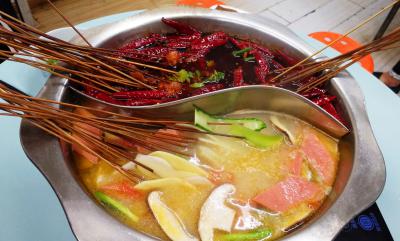 哪里可以學(xué)串串香技術(shù)培訓(xùn)？重視實(shí)踐整套操作步驟