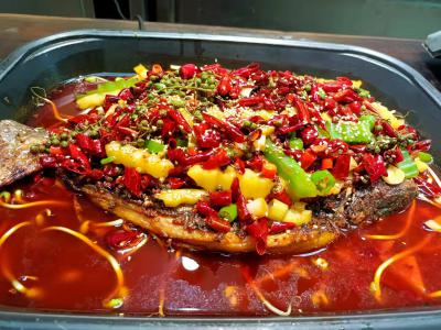 萬(wàn)州烤魚(yú)技術(shù)培訓(xùn)怎樣可以學(xué)好？培訓(xùn)期間包食宿
