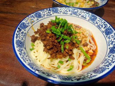 四川擔(dān)擔(dān)面食培訓(xùn)學(xué)校哪家比較好？學(xué)習(xí)正宗擔(dān)擔(dān)面食做法