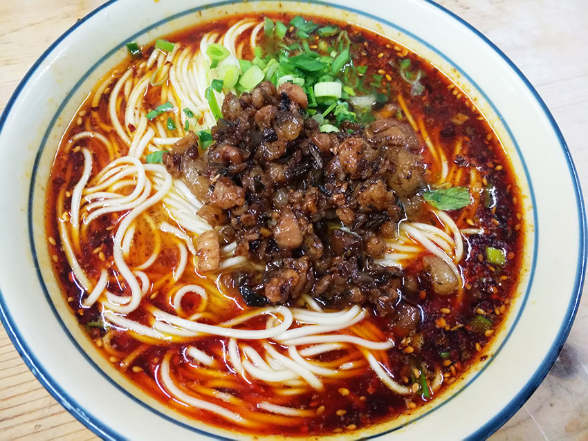 里好擺攤小吃培訓(xùn)班哪里好？培訓(xùn)小吃的學(xué)校