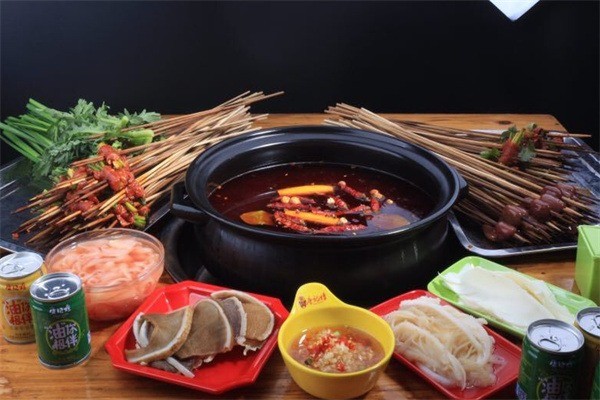 四川成都串串香培訓(xùn)班哪家好？串串香底料技術(shù)培訓(xùn)哪家好？